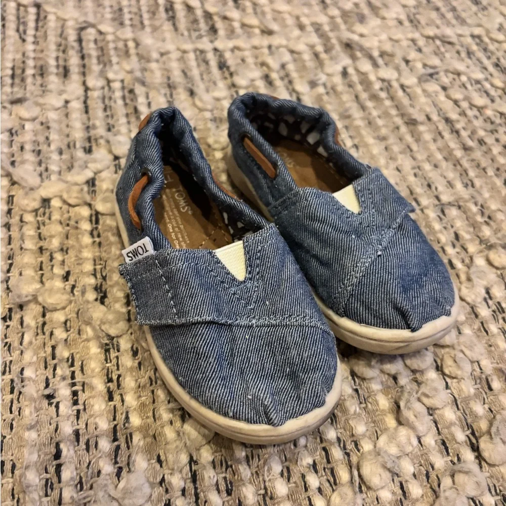 TOMS Kids Denim slide on shoes-size 6 - Picture 2 of 2